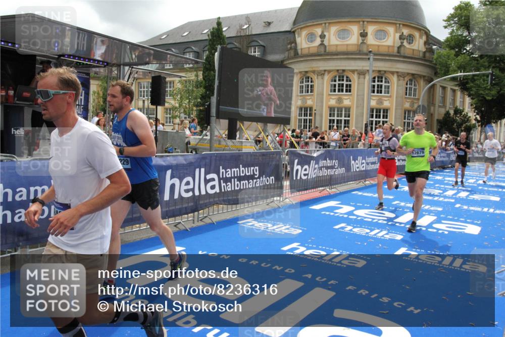 29.06.2025 - hella hamburg halbmarathon Michael Strokosch http://msf.ph/oto/8236316 29.06.2025 10:47:50 Ziel 2340, 5915, 8564, 11283, 11961, 12679, 14383, 15478, 17229, 18356, 18430, 18836 meine-sportfotos.de
