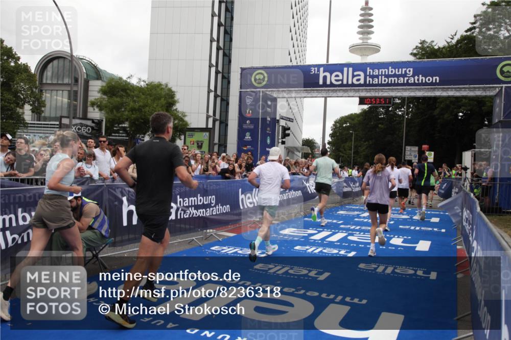 29.06.2025 - hella hamburg halbmarathon Michael Strokosch http://msf.ph/oto/8236318 29.06.2025 10:53:50 Ziel 1422, 2082, 2518, 5399, 5607, 6260, 6877, 7177, 8285, 8335, 9922, 10529, 10895, 11588, 11589, 14702, 14818, 15441, 15502, 17482, 17740, 18249, 18487, 18514, 18759 meine-sportfotos.de