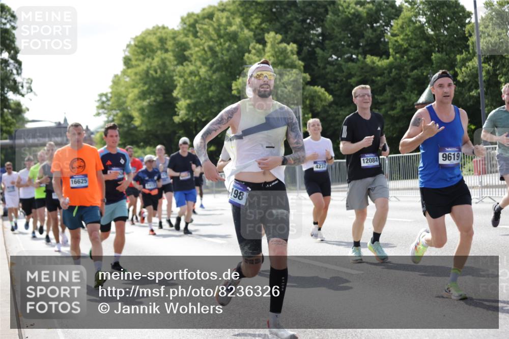 29.06.2025 - hella hamburg halbmarathon Jannik Wohlers http://msf.ph/oto/8236326 29.06.2025 09:53:37 Lombardsbrücke 1098, 1119, 1413, 1424, 1476, 1892, 1902, 2270, 2823, 3785, 4183, 4185, 4235, 4237, 4949, 5528, 6198, 6309, 6831, 7167, 7734, 8023, 8269, 8928, 9043, 9105, 9463, 9482, 9619, 10529, 10792, 11773, 11848, 11936, 12084, 12159, 12203, 12679, 12706, 12724, 13223, 13297, 13554, 14415, 14541, 14730, 15026, 15365, 15611, 15784, 15950, 16081, 16136, 16314, 16466, 16475, 16624, 16625, 16893, 17033, 17363, 17451, 17864, 17997, 18249, 18499, 18790, 19112 meine-sportfotos.de