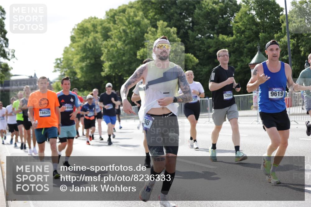 29.06.2025 - hella hamburg halbmarathon Jannik Wohlers http://msf.ph/oto/8236333 29.06.2025 09:53:37 Lombardsbrücke 1098, 1119, 1413, 1424, 1476, 1892, 1902, 2270, 2823, 3785, 4183, 4185, 4235, 4237, 4949, 5528, 6198, 6309, 6831, 7167, 7734, 8023, 8269, 8928, 9043, 9105, 9463, 9482, 9619, 10529, 10792, 11773, 11848, 11936, 12084, 12159, 12203, 12679, 12706, 12724, 13223, 13297, 13554, 14415, 14541, 14730, 15026, 15365, 15611, 15784, 15950, 16081, 16136, 16314, 16466, 16475, 16624, 16625, 16893, 17033, 17363, 17451, 17864, 17997, 18249, 18499, 18790, 19112 meine-sportfotos.de