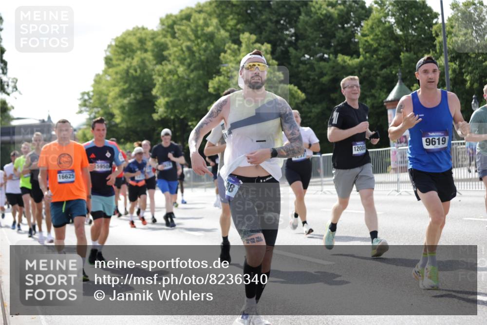 29.06.2025 - hella hamburg halbmarathon Jannik Wohlers http://msf.ph/oto/8236340 29.06.2025 09:53:37 Lombardsbrücke 1098, 1119, 1413, 1424, 1476, 1892, 1902, 2270, 2823, 3785, 4183, 4185, 4235, 4237, 4949, 5528, 6198, 6309, 6831, 7167, 7734, 8023, 8269, 8928, 9043, 9105, 9463, 9482, 9619, 10529, 10792, 11773, 11848, 11936, 12084, 12159, 12203, 12679, 12706, 12724, 13223, 13297, 13554, 14415, 14541, 14730, 15026, 15365, 15611, 15784, 15950, 16081, 16136, 16314, 16466, 16475, 16624, 16625, 16893, 17033, 17363, 17451, 17864, 17997, 18249, 18499, 18790, 19112 meine-sportfotos.de