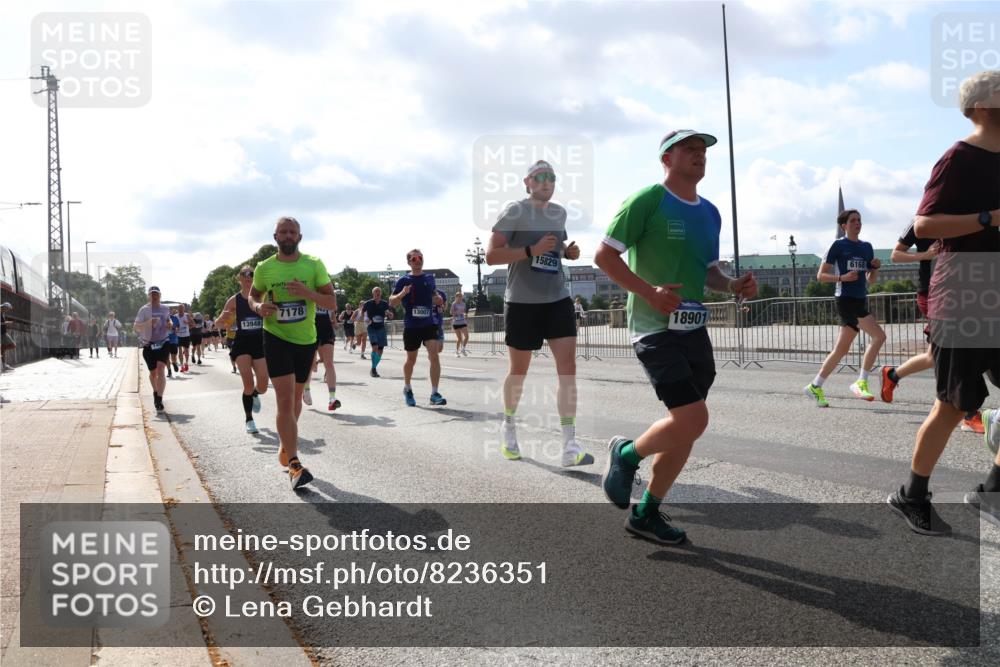 29.06.2025 - hella hamburg halbmarathon Lena Gebhardt http://msf.ph/oto/8236351 29.06.2025 09:56:15 Lombardsbrücke 1061, 1143, 1216, 1257, 1267, 1452, 1499, 1502, 1507, 1592, 1689, 2082, 2083, 2250, 2260, 2504, 2771, 2818, 2864, 2884, 2953, 2996, 3060, 3256, 3296, 3543, 3692, 4033, 4077, 4127, 4346, 4557, 4601, 4833, 5116, 5482, 5600, 5607, 5978, 6115, 6134, 6168, 6511, 6512, 6994, 7056, 7100, 7178, 7224, 7332, 7383, 7583, 7943, 8335, 8514, 8968, 8989, 8996, 9246, 9537, 10596 meine-sportfotos.de