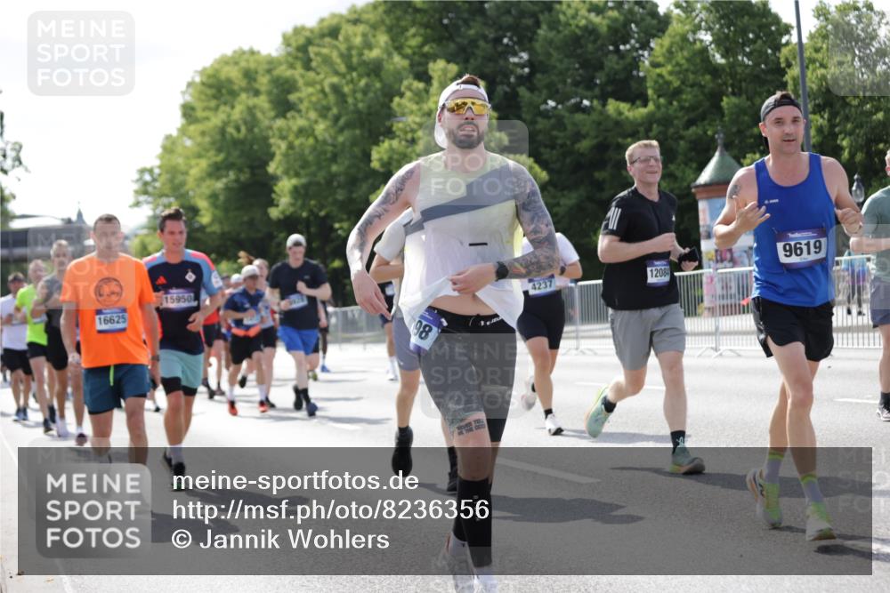 29.06.2025 - hella hamburg halbmarathon Jannik Wohlers http://msf.ph/oto/8236356 29.06.2025 09:53:37 Lombardsbrücke 1098, 1119, 1413, 1424, 1476, 1892, 1902, 2270, 2823, 3785, 4183, 4185, 4235, 4237, 4949, 5528, 6198, 6309, 6831, 7167, 7734, 8023, 8269, 8928, 9043, 9105, 9463, 9482, 9619, 10529, 10792, 11773, 11848, 11936, 12084, 12159, 12203, 12679, 12706, 12724, 13223, 13297, 13554, 14415, 14541, 14730, 15026, 15365, 15611, 15784, 15950, 16081, 16136, 16314, 16466, 16475, 16624, 16625, 16893, 17033, 17363, 17451, 17864, 17997, 18249, 18499, 18790, 19112 meine-sportfotos.de