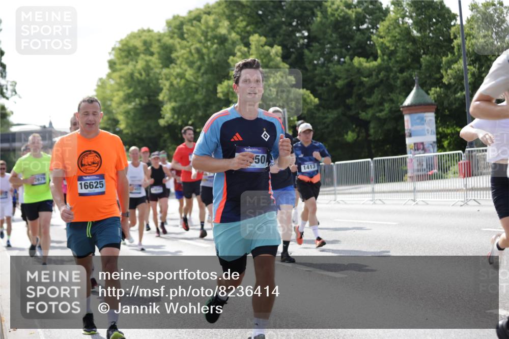 29.06.2025 - hella hamburg halbmarathon Jannik Wohlers http://msf.ph/oto/8236414 29.06.2025 09:53:39 Lombardsbrücke 1098, 1119, 1413, 1424, 1476, 1892, 1902, 2823, 3785, 4183, 4185, 4235, 4237, 4270, 5528, 6198, 6309, 6831, 7167, 7734, 8023, 8269, 8743, 8928, 9043, 9105, 9463, 9482, 9619, 10529, 10792, 11773, 11848, 11936, 12084, 12159, 12203, 12679, 12706, 12724, 13297, 13554, 14415, 14541, 14730, 15026, 15333, 15365, 15611, 15784, 15950, 16081, 16136, 16314, 16466, 16475, 16625, 16627, 16893, 17033, 17363, 17451, 17864, 17997, 18499, 18790, 18815, 19112 meine-sportfotos.de