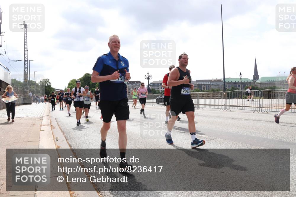29.06.2025 - hella hamburg halbmarathon Lena Gebhardt http://msf.ph/oto/8236417 29.06.2025 10:45:13 Lombardsbrücke 1024, 1273, 1629, 1685, 1713, 1798, 1924, 2007, 2216, 2217, 2779, 3160, 3164, 3357, 3377, 3570, 3879, 3993, 4099, 4102, 4186, 4275, 4306, 4337, 4504, 4820, 4851, 5099, 5108, 5190, 5339, 5636, 5949, 6150, 6509, 6763, 6788, 6841, 6888, 6911, 6922, 6980, 7283, 7530, 7541, 7699, 7859, 7912, 8582, 8594, 8605, 8762, 8907, 9036, 9084, 9085, 9620, 10030, 10182, 10225, 10562, 10566, 10668, 10707, 11272, 11314, 12198, 12318, 12332, 12334, 12394, 13039, 13261 meine-sportfotos.de