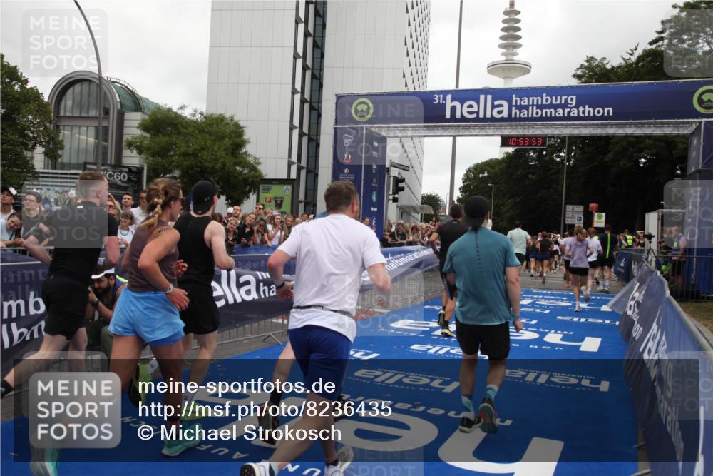 29.06.2025 - hella hamburg halbmarathon Michael Strokosch http://msf.ph/oto/8236435 29.06.2025 10:53:52 Ziel 1422, 1706, 1870, 2082, 2518, 5607, 6260, 6877, 7177, 8285, 8335, 9922, 10529, 10891, 12413, 14026, 14702, 14818, 15502, 16538, 17740, 18249, 18418, 18487, 18514, 18759, 18915, 19177 meine-sportfotos.de