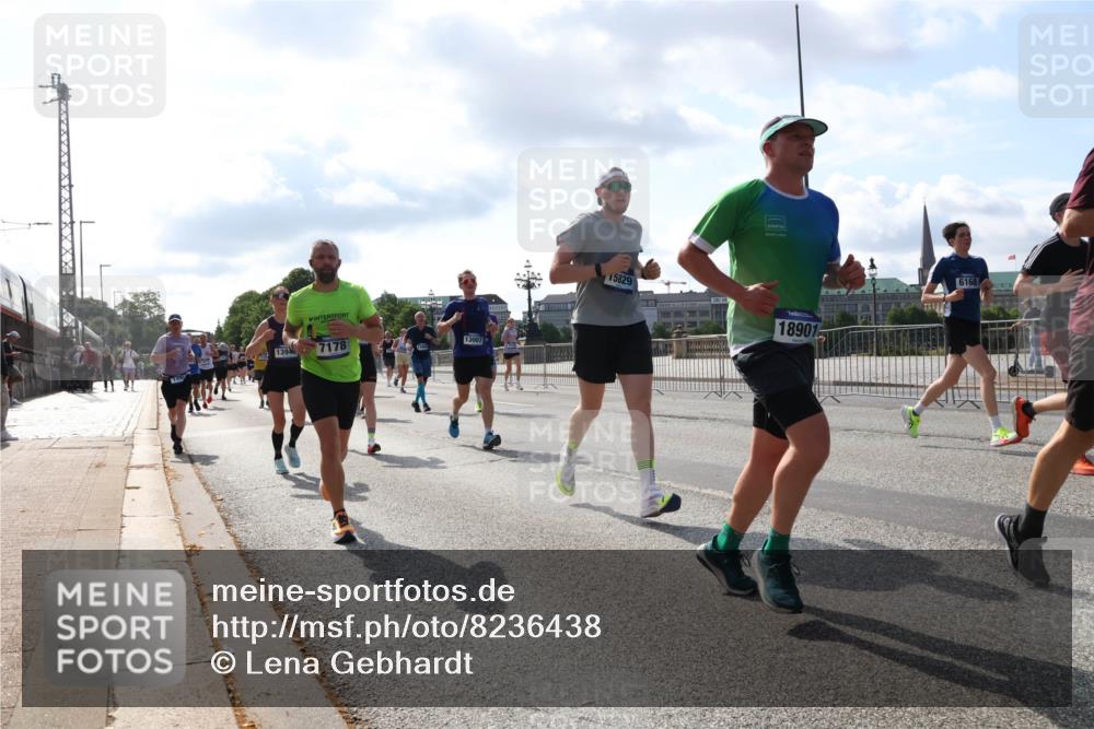 29.06.2025 - hella hamburg halbmarathon Lena Gebhardt http://msf.ph/oto/8236438 29.06.2025 09:56:15 Lombardsbrücke 1061, 1143, 1216, 1257, 1267, 1452, 1499, 1502, 1507, 1592, 1689, 2082, 2083, 2250, 2260, 2504, 2771, 2818, 2864, 2884, 2953, 2996, 3060, 3256, 3296, 3543, 3692, 4033, 4077, 4127, 4346, 4557, 4601, 4833, 5116, 5482, 5600, 5607, 5978, 6115, 6134, 6168, 6511, 6512, 6994, 7056, 7100, 7178, 7224, 7332, 7383, 7583, 7943, 8335, 8514, 8968, 8989, 8996, 9246, 9537, 10596 meine-sportfotos.de