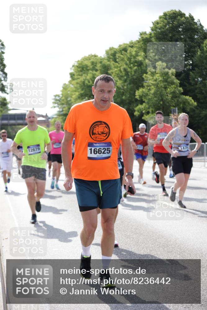 29.06.2025 - hella hamburg halbmarathon Jannik Wohlers http://msf.ph/oto/8236442 29.06.2025 09:53:40 Lombardsbrücke 1098, 1119, 1413, 1424, 1476, 1892, 1902, 2823, 3785, 4183, 4185, 4235, 4237, 4270, 5528, 6198, 6309, 6831, 7167, 7734, 8269, 8743, 8928, 9043, 9105, 9463, 9482, 9619, 10529, 11773, 11848, 11936, 12084, 12159, 12203, 12679, 12706, 12724, 13297, 13554, 14415, 14541, 14730, 15026, 15333, 15365, 15611, 15784, 15950, 16081, 16136, 16314, 16466, 16475, 16625, 16627, 16893, 17033, 17332, 17363, 17451, 17864, 17997, 18499, 18790, 18815, 19112 meine-sportfotos.de