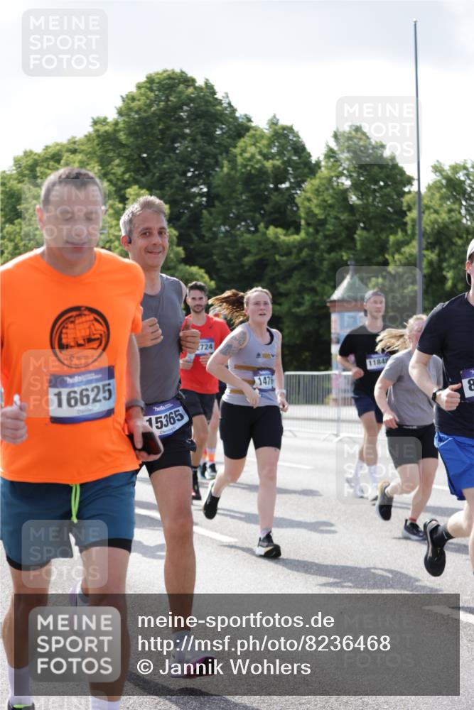29.06.2025 - hella hamburg halbmarathon Jannik Wohlers http://msf.ph/oto/8236468 29.06.2025 09:53:41 Lombardsbrücke 1098, 1119, 1413, 1424, 1476, 1892, 1902, 2823, 3785, 4183, 4185, 4235, 4237, 4270, 5528, 6198, 6831, 7167, 7734, 8269, 8743, 8928, 9043, 9105, 9463, 9482, 9619, 10529, 11773, 11848, 11936, 12084, 12159, 12203, 12679, 12706, 12724, 12747, 13297, 14415, 14541, 14730, 15001, 15333, 15365, 15784, 15825, 15950, 16081, 16136, 16314, 16466, 16475, 16625, 16627, 16893, 17332, 17363, 17451, 17864, 17997, 18499, 18790, 18815, 19112 meine-sportfotos.de