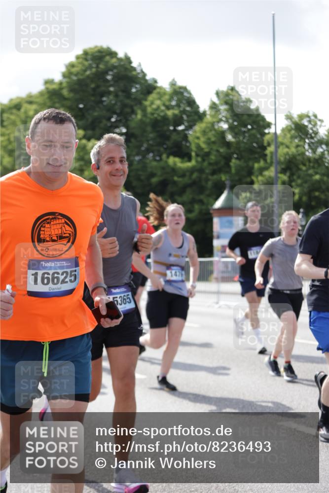 29.06.2025 - hella hamburg halbmarathon Jannik Wohlers http://msf.ph/oto/8236493 29.06.2025 09:53:41 Lombardsbrücke 1098, 1119, 1413, 1424, 1476, 1892, 1902, 2823, 3785, 4183, 4185, 4235, 4237, 4270, 5528, 6198, 6831, 7167, 7734, 8269, 8743, 8928, 9043, 9105, 9463, 9482, 9619, 10529, 11773, 11848, 11936, 12084, 12159, 12203, 12679, 12706, 12724, 12747, 13297, 14415, 14541, 14730, 15001, 15333, 15365, 15784, 15825, 15950, 16081, 16136, 16314, 16466, 16475, 16625, 16627, 16893, 17332, 17363, 17451, 17864, 17997, 18499, 18790, 18815, 19112 meine-sportfotos.de