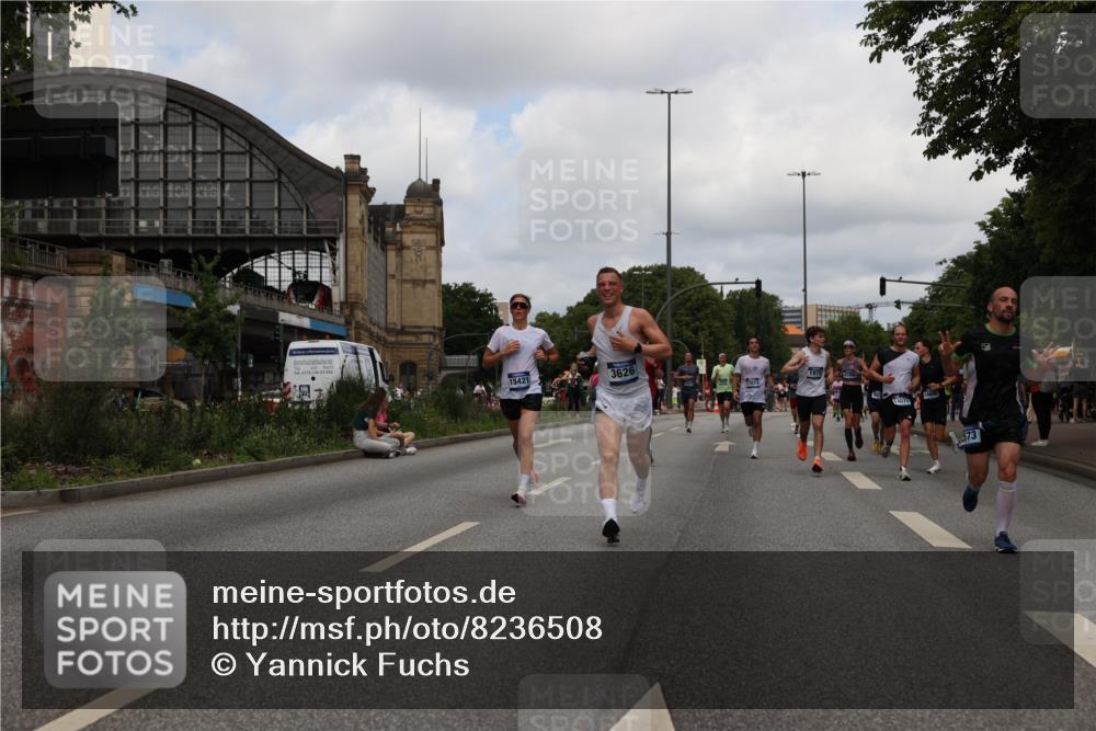 29.06.2025 - hella hamburg halbmarathon Yannick Fuchs http://msf.ph/oto/8236508 29.06.2025 10:34:32 20KM 1358, 1603, 1975, 2573, 2826, 3547, 3626, 4381, 4398, 4766, 4888, 5375, 6149, 6152, 6649, 7495, 7622, 8346, 8467, 8574, 8933, 9116, 11284, 11714, 11806, 12046, 12091, 13190, 14077, 14699, 15421, 15813, 15828, 16580, 17425, 17792, 17916, 17973, 18013, 18154, 18979 meine-sportfotos.de