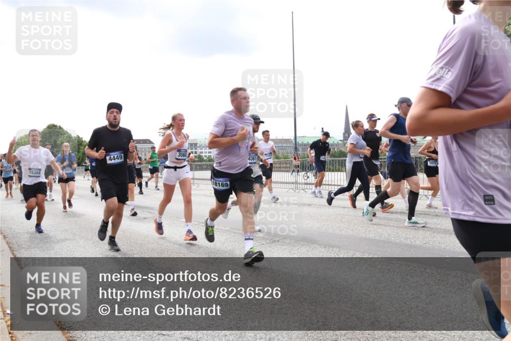 29.06.2025 - hella hamburg halbmarathon Lena Gebhardt http://msf.ph/oto/8236526 29.06.2025 10:33:42 Lombardsbrücke 1189, 1275, 1417, 1764, 1896, 1995, 2085, 2342, 2482, 2776, 2838, 3170, 3264, 3340, 3341, 3345, 3560, 3812, 4164, 4361, 4433, 4445, 4449, 4479, 4696, 4942, 5075, 5096, 5141, 5557, 5561, 5566, 5569, 5691, 5821, 5822, 5887, 6109, 6364, 6515, 6516, 6773, 6854, 6956, 6999, 7027, 7565, 7653, 7705, 8021, 8157, 8202, 8282, 8375, 8377, 8383, 8401, 8891, 9094, 9234, 9258, 9438, 9591, 9592, 9750, 9780, 9799, 9875, 9995, 10007, 10071, 10561, 11811, 11826 meine-sportfotos.de