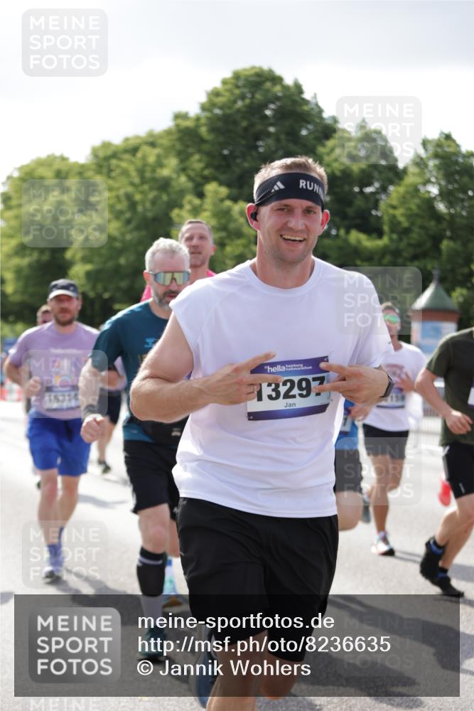 29.06.2025 - hella hamburg halbmarathon Jannik Wohlers http://msf.ph/oto/8236635 29.06.2025 09:53:43 Lombardsbrücke 1098, 1119, 1399, 1413, 1424, 1476, 1892, 1902, 2188, 3477, 3785, 4183, 4185, 4235, 4237, 4270, 5528, 6198, 6831, 7167, 7297, 7734, 8743, 8928, 9043, 9105, 9463, 9482, 9619, 10529, 11773, 11848, 11936, 12084, 12159, 12203, 12679, 12706, 12724, 12747, 13297, 14415, 14541, 14730, 15001, 15333, 15365, 15422, 15784, 15825, 15950, 16081, 16314, 16316, 16627, 16893, 17229, 17332, 17363, 17451, 17710, 17864, 17997, 18499, 18815, 19112 meine-sportfotos.de