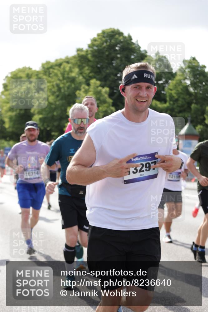 29.06.2025 - hella hamburg halbmarathon Jannik Wohlers http://msf.ph/oto/8236640 29.06.2025 09:53:43 Lombardsbrücke 1098, 1119, 1399, 1413, 1424, 1476, 1892, 1902, 2188, 3477, 3785, 4183, 4185, 4235, 4237, 4270, 5528, 6198, 6831, 7167, 7297, 7734, 8743, 8928, 9043, 9105, 9463, 9482, 9619, 10529, 11773, 11848, 11936, 12084, 12159, 12203, 12679, 12706, 12724, 12747, 13297, 14415, 14541, 14730, 15001, 15333, 15365, 15422, 15784, 15825, 15950, 16081, 16314, 16316, 16627, 16893, 17229, 17332, 17363, 17451, 17710, 17864, 17997, 18499, 18815, 19112 meine-sportfotos.de