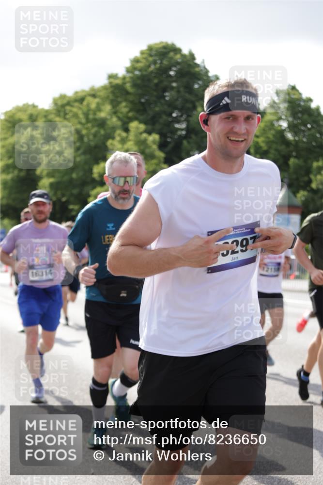 29.06.2025 - hella hamburg halbmarathon Jannik Wohlers http://msf.ph/oto/8236650 29.06.2025 09:53:43 Lombardsbrücke 1098, 1119, 1399, 1413, 1424, 1476, 1892, 1902, 2188, 3477, 3785, 4183, 4185, 4235, 4237, 4270, 5528, 6198, 6831, 7167, 7297, 7734, 8743, 8928, 9043, 9105, 9463, 9482, 9619, 10529, 11773, 11848, 11936, 12084, 12159, 12203, 12679, 12706, 12724, 12747, 13297, 14415, 14541, 14730, 15001, 15333, 15365, 15422, 15784, 15825, 15950, 16081, 16314, 16316, 16627, 16893, 17229, 17332, 17363, 17451, 17710, 17864, 17997, 18499, 18815, 19112 meine-sportfotos.de