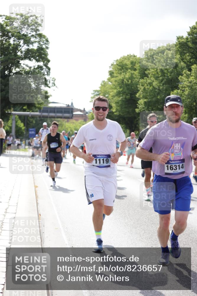 29.06.2025 - hella hamburg halbmarathon Jannik Wohlers http://msf.ph/oto/8236657 29.06.2025 09:53:44 Lombardsbrücke 1098, 1119, 1399, 1413, 1424, 1476, 1892, 1902, 2098, 2188, 2842, 3477, 3785, 4183, 4185, 4235, 4237, 4270, 5528, 6198, 6831, 7297, 7734, 8743, 8928, 9105, 9463, 9482, 9619, 10529, 11773, 11848, 12084, 12159, 12203, 12679, 12706, 12724, 12747, 13297, 14415, 14541, 14730, 15001, 15333, 15365, 15422, 15784, 15825, 15950, 16081, 16314, 16316, 16627, 16893, 17229, 17332, 17363, 17451, 17710, 17864, 17997, 18499, 18815, 19112 meine-sportfotos.de