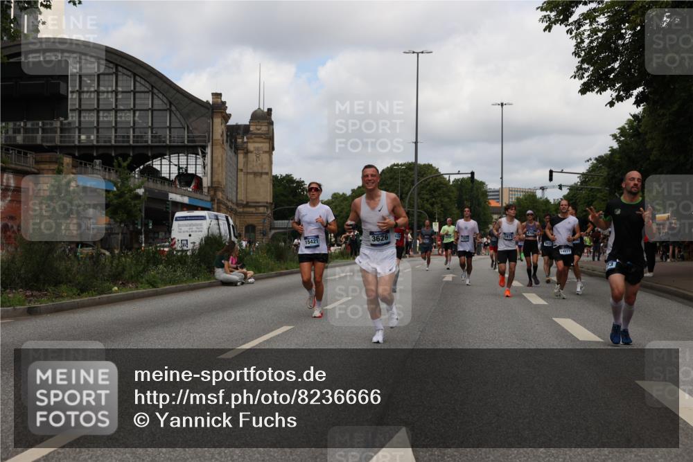 29.06.2025 - hella hamburg halbmarathon Yannick Fuchs http://msf.ph/oto/8236666 29.06.2025 10:34:32 20KM 1358, 1603, 1975, 2573, 2826, 3547, 3626, 4381, 4398, 4766, 4888, 5375, 6149, 6152, 6649, 7495, 7622, 8346, 8467, 8574, 8933, 9116, 11284, 11714, 11806, 12046, 12091, 13190, 14077, 14699, 15421, 15813, 15828, 16580, 17425, 17792, 17916, 17973, 18013, 18154, 18979 meine-sportfotos.de