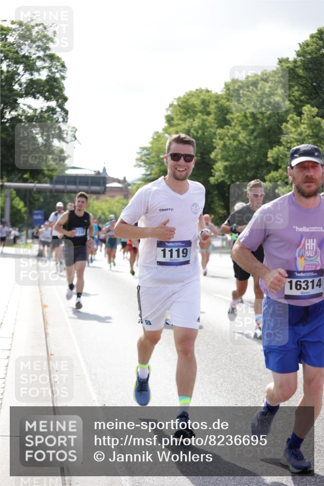 29.06.2025 - hella hamburg halbmarathon Jannik Wohlers http://msf.ph/oto/8236695 29.06.2025 09:53:44 Lombardsbrücke 1098, 1119, 1399, 1413, 1424, 1476, 1892, 1902, 2098, 2188, 2842, 3477, 3785, 4183, 4185, 4235, 4237, 4270, 5528, 6198, 6831, 7297, 7734, 8743, 8928, 9105, 9463, 9482, 9619, 10529, 11773, 11848, 12084, 12159, 12203, 12679, 12706, 12724, 12747, 13297, 14415, 14541, 14730, 15001, 15333, 15365, 15422, 15784, 15825, 15950, 16081, 16314, 16316, 16627, 16893, 17229, 17332, 17363, 17451, 17710, 17864, 17997, 18499, 18815, 19112 meine-sportfotos.de