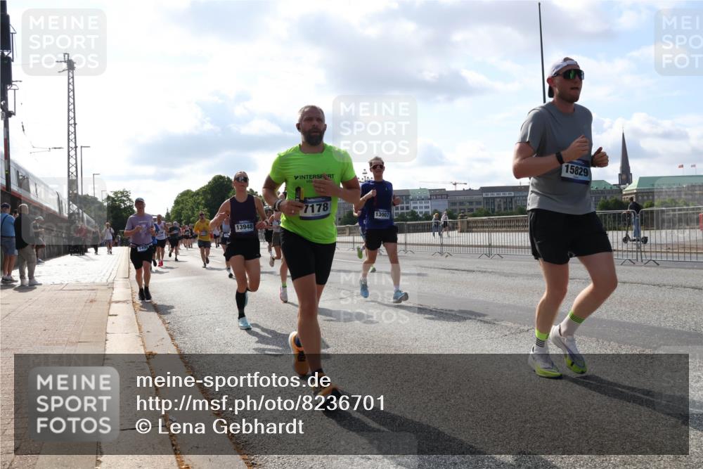 29.06.2025 - hella hamburg halbmarathon Lena Gebhardt http://msf.ph/oto/8236701 29.06.2025 09:56:16 Lombardsbrücke 1061, 1143, 1216, 1257, 1267, 1452, 1499, 1502, 1507, 1592, 1628, 1689, 1877, 2082, 2083, 2250, 2260, 2504, 2771, 2818, 2864, 2953, 2996, 3060, 3256, 3296, 3543, 3692, 4033, 4077, 4127, 4346, 4557, 4601, 4711, 4833, 5116, 5482, 5600, 5607, 5978, 6115, 6134, 6168, 6511, 6512, 7056, 7100, 7178, 7224, 7332, 7383, 7583, 7943, 8335, 8514, 8968, 8989, 8996, 9246, 9537, 10596 meine-sportfotos.de