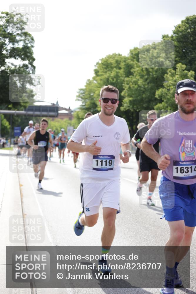 29.06.2025 - hella hamburg halbmarathon Jannik Wohlers http://msf.ph/oto/8236707 29.06.2025 09:53:45 Lombardsbrücke 1098, 1119, 1399, 1413, 1424, 1476, 1892, 1902, 2098, 2188, 2842, 3477, 3785, 4029, 4183, 4185, 4235, 4237, 4270, 5528, 6198, 6831, 7297, 8743, 8928, 9105, 9463, 9482, 9619, 10529, 11773, 11848, 12084, 12159, 12203, 12549, 12679, 12706, 12724, 12747, 13297, 13707, 14415, 14541, 15001, 15333, 15365, 15422, 15784, 15825, 15950, 16081, 16314, 16316, 16627, 16893, 17229, 17332, 17363, 17451, 17710, 17864, 17997, 18499, 18815, 19112 meine-sportfotos.de