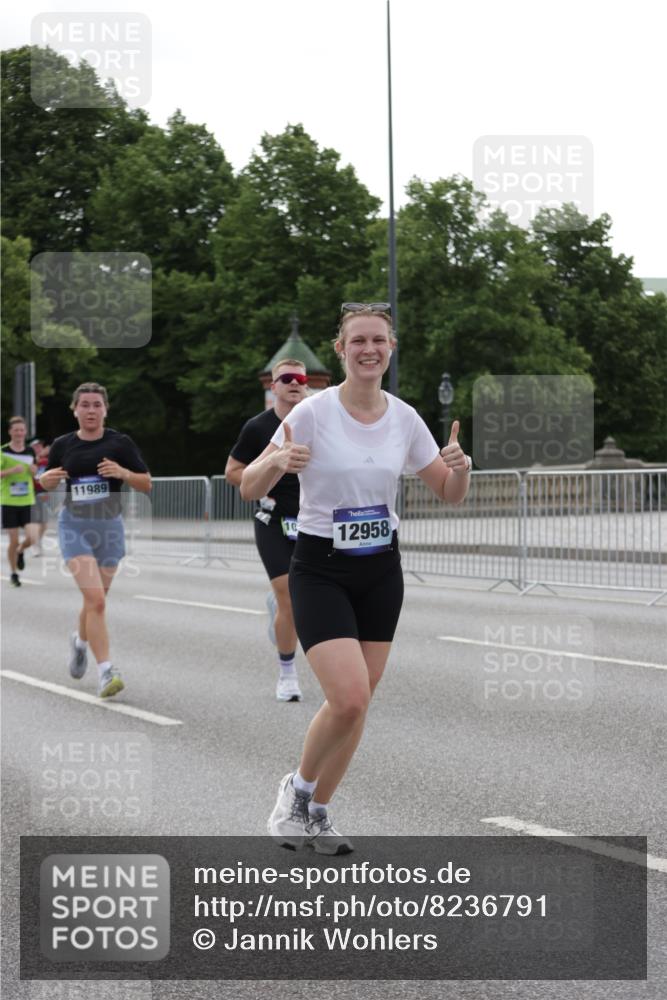 29.06.2025 - hella hamburg halbmarathon Jannik Wohlers http://msf.ph/oto/8236791 29.06.2025 10:28:51 Lombardsbrücke 1230, 2688, 3179, 4373, 6345, 7449, 8048, 8812, 9714, 10198, 10641, 10808, 11792, 11803, 11989, 12099, 12404, 12958, 13090, 14644, 15952, 15955, 16673, 16676, 18414 meine-sportfotos.de