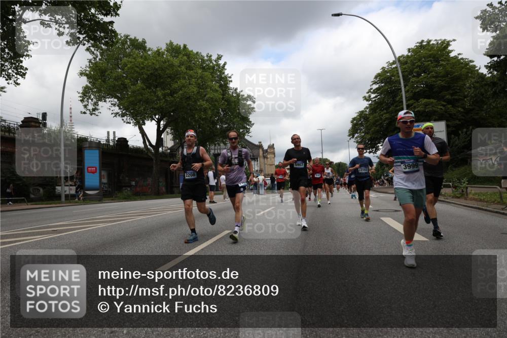 29.06.2025 - hella hamburg halbmarathon Yannick Fuchs http://msf.ph/oto/8236809 29.06.2025 10:47:09 20KM 1061, 1258, 1499, 1683, 1706, 1783, 2074, 2099, 2208, 2346, 2910, 3059, 3334, 3399, 3999, 4065, 4419, 4587, 4635, 5077, 5607, 5907, 6198, 6628, 6897, 7177, 7509, 7864, 8273, 8361, 8587, 8651, 9065, 9163, 9537, 10724, 11217, 11588, 11589, 11604, 11689, 11992, 12155, 12413, 12482, 12490, 12875, 12910, 14323, 15126, 15179, 15430, 15681, 15980, 16467, 16538, 16986, 18249, 18720, 18901, 19208, 19244 meine-sportfotos.de