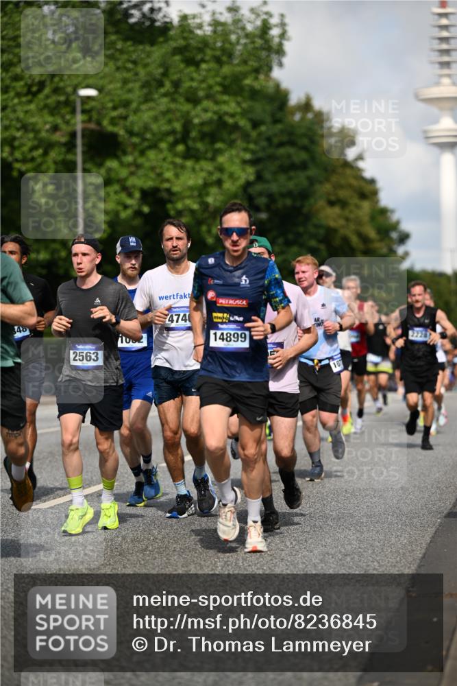 29.06.2025 - hella hamburg halbmarathon Dr. Thomas Lammeyer http://msf.ph/oto/8236845 29.06.2025 09:50:40 Kennedybrücke 1002, 1407, 1411, 1910, 1959, 2121, 2228, 2563, 2774, 2836, 2851, 3790, 3935, 4246, 4740, 5961, 6032, 6305, 6473, 6915, 7080, 7622, 7831, 7867, 7972, 8366, 8395, 9171, 9376, 9508, 10771, 11055 meine-sportfotos.de