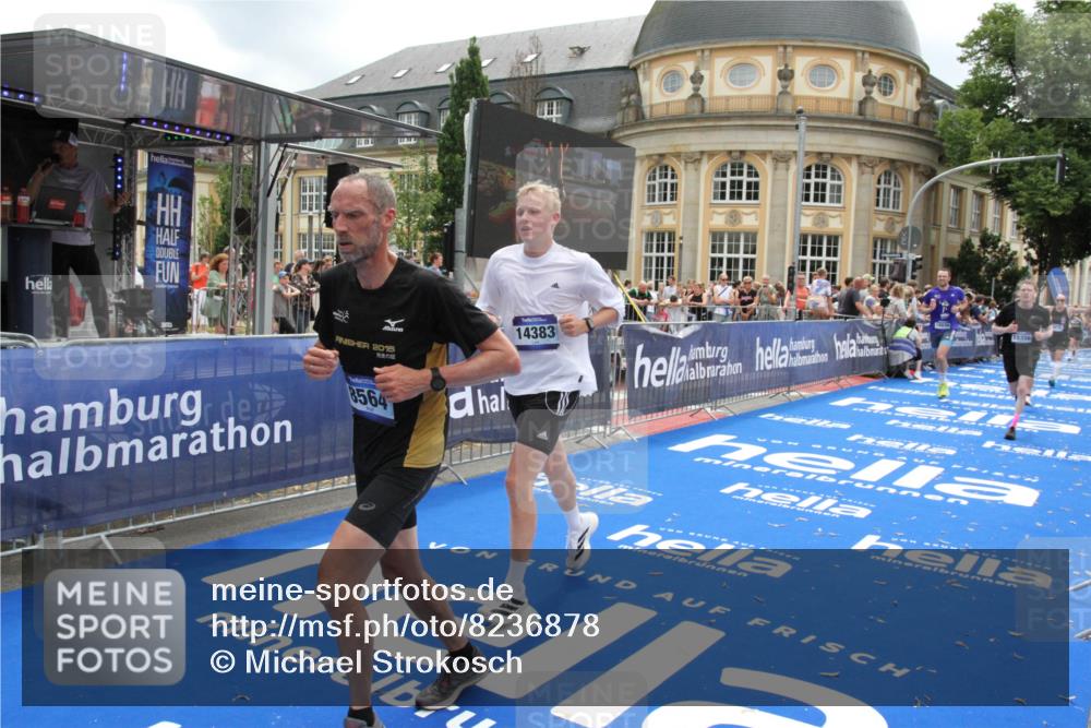 29.06.2025 - hella hamburg halbmarathon Michael Strokosch http://msf.ph/oto/8236878 29.06.2025 10:47:54 Ziel 2340, 5915, 6836, 8564, 11961, 12679, 14383, 14730, 17451, 18356, 18836 meine-sportfotos.de