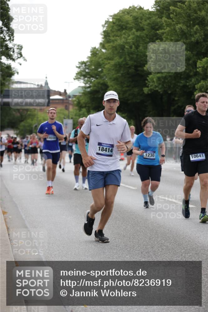 29.06.2025 - hella hamburg halbmarathon Jannik Wohlers http://msf.ph/oto/8236919 29.06.2025 10:28:55 Lombardsbrücke 1230, 2688, 3179, 3311, 4349, 4373, 6285, 6345, 6725, 7449, 8048, 8812, 9714, 10198, 10641, 10808, 11792, 11803, 11989, 12404, 12958, 13090, 14644, 15952, 15955, 16673, 16676, 17496, 18298, 18299, 18414 meine-sportfotos.de