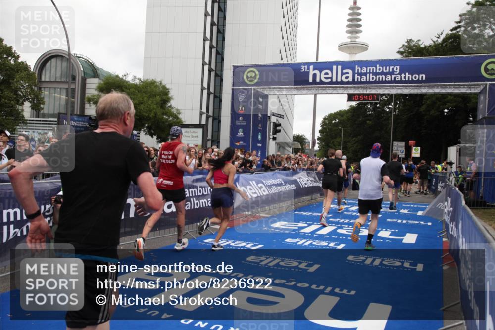 29.06.2025 - hella hamburg halbmarathon Michael Strokosch http://msf.ph/oto/8236922 29.06.2025 10:54:06 Ziel 1151, 1410, 1815, 2432, 3096, 3208, 3209, 6356, 6374, 6481, 7918, 8394, 9032, 11499, 11789, 12379, 13032, 13869, 17348, 18308 meine-sportfotos.de