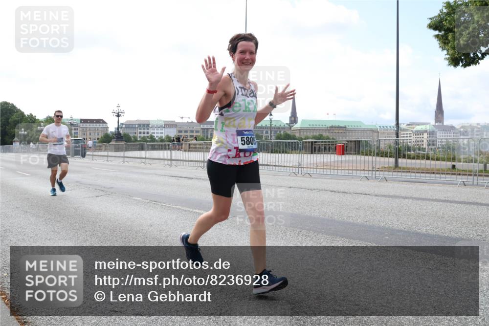29.06.2025 - hella hamburg halbmarathon Lena Gebhardt http://msf.ph/oto/8236928 29.06.2025 10:09:32 Lombardsbrücke 1052, 1147, 1188, 1456, 1483, 1513, 1823, 1838, 2978, 4859, 5806, 5885, 6674, 7058, 7187, 8090, 8685, 9297, 9306, 9718, 9988, 10194, 10819, 11067, 11496, 12156, 12255, 12509, 12862, 13210, 13660, 13739, 14736, 15697, 16688, 16918, 17347, 17630, 18076, 18440, 18726, 18727, 19166, 19242 meine-sportfotos.de