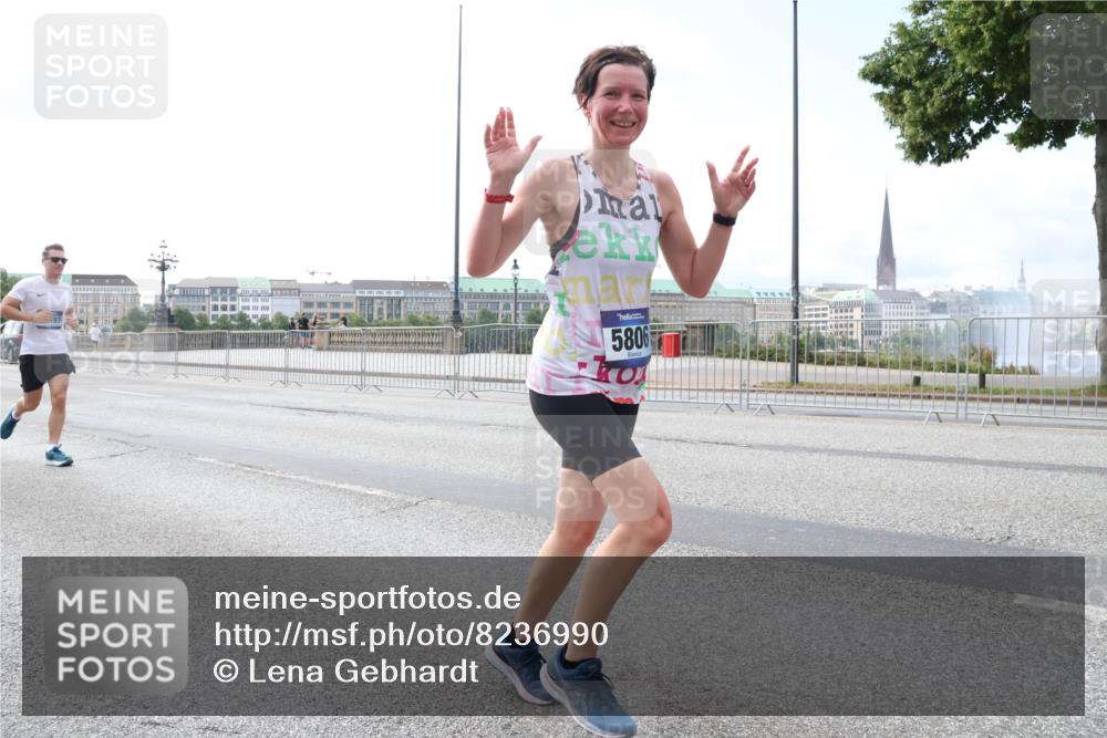29.06.2025 - hella hamburg halbmarathon Lena Gebhardt http://msf.ph/oto/8236990 29.06.2025 10:09:32 Lombardsbrücke 1052, 1147, 1188, 1456, 1483, 1513, 1823, 1838, 2978, 4859, 5806, 5885, 6674, 7058, 7187, 8090, 8685, 9297, 9306, 9718, 9988, 10194, 10819, 11067, 11496, 12156, 12255, 12509, 12862, 13210, 13660, 13739, 14736, 15697, 16688, 16918, 17347, 17630, 18076, 18440, 18726, 18727, 19166, 19242 meine-sportfotos.de