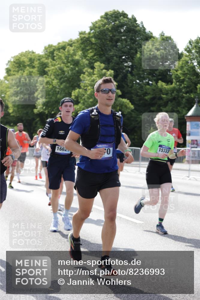 29.06.2025 - hella hamburg halbmarathon Jannik Wohlers http://msf.ph/oto/8236993 29.06.2025 09:53:47 Lombardsbrücke 1119, 1399, 1413, 1424, 1476, 1892, 1902, 2098, 2188, 2842, 3477, 3785, 4029, 4183, 4185, 4235, 4237, 4270, 5528, 6198, 6630, 6831, 7297, 8743, 8928, 9105, 9463, 9482, 9619, 10529, 11773, 11848, 12084, 12159, 12203, 12549, 12679, 12706, 12724, 12747, 13297, 13348, 13707, 14541, 14804, 15001, 15333, 15365, 15422, 15784, 15825, 15950, 16081, 16314, 16316, 16627, 16893, 17229, 17332, 17363, 17451, 17710, 17864, 18499, 18815, 19112 meine-sportfotos.de