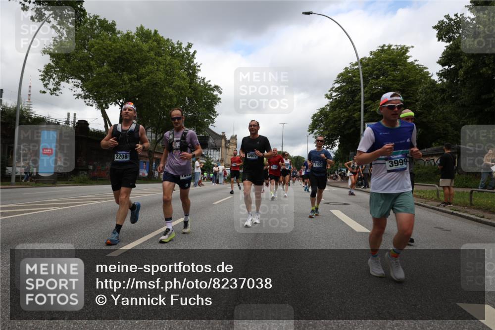 29.06.2025 - hella hamburg halbmarathon Yannick Fuchs http://msf.ph/oto/8237038 29.06.2025 10:47:09 20KM 1061, 1258, 1499, 1683, 1706, 1783, 2074, 2099, 2208, 2346, 2910, 3059, 3334, 3399, 3999, 4065, 4419, 4587, 4635, 5077, 5607, 5907, 6198, 6628, 6897, 7177, 7509, 7864, 8273, 8361, 8587, 8651, 9065, 9163, 9537, 10724, 11217, 11588, 11589, 11604, 11689, 11992, 12155, 12413, 12482, 12490, 12875, 12910, 14323, 15126, 15179, 15430, 15681, 15980, 16467, 16538, 16986, 18249, 18720, 18901, 19208, 19244 meine-sportfotos.de
