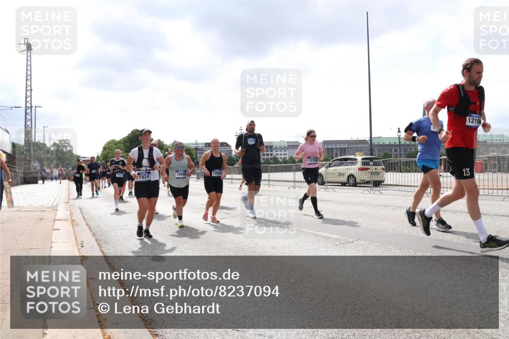 29.06.2025 - hella hamburg halbmarathon Lena Gebhardt http://msf.ph/oto/8237094 29.06.2025 10:45:14 Lombardsbrücke 1024, 1273, 1629, 1685, 1713, 1798, 1924, 2007, 2216, 2217, 2779, 3160, 3164, 3357, 3377, 3570, 3879, 3993, 4099, 4102, 4186, 4275, 4306, 4337, 4504, 4820, 4851, 5099, 5108, 5190, 5339, 5636, 5949, 6150, 6509, 6763, 6788, 6841, 6888, 6911, 6922, 6980, 7283, 7530, 7541, 7699, 7859, 7912, 8582, 8594, 8605, 8762, 8907, 9036, 9084, 9085, 9620, 10030, 10182, 10225, 10562, 10566, 10668, 10707, 11272, 11314, 12198, 12318, 12332, 12334, 12394, 13039, 13261 meine-sportfotos.de