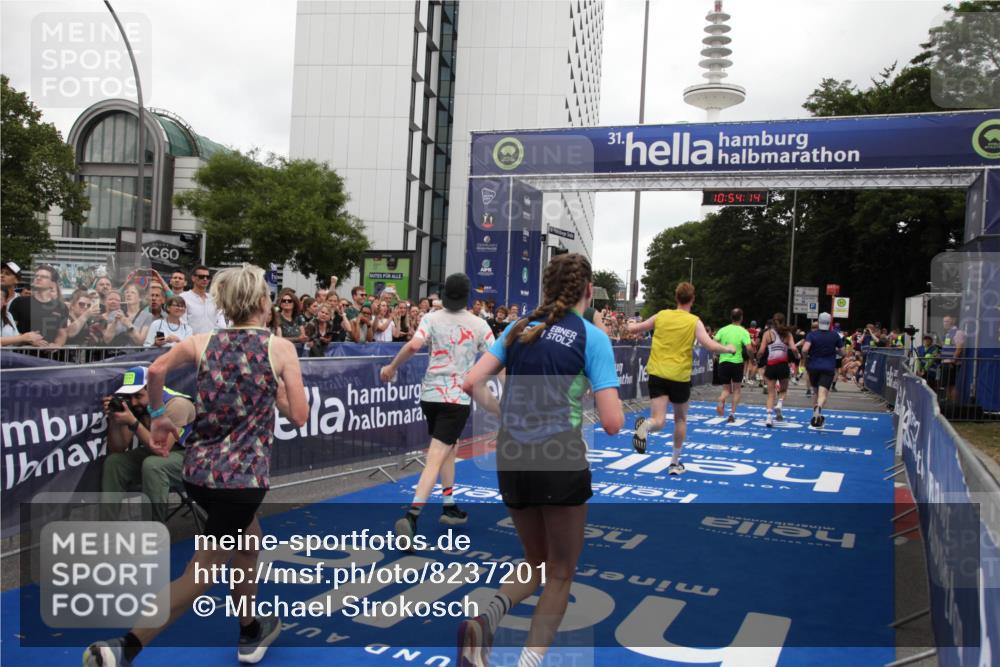 29.06.2025 - hella hamburg halbmarathon Michael Strokosch http://msf.ph/oto/8237201 29.06.2025 10:54:13 Ziel 1410, 3208, 3209, 3898, 5638, 6294, 6443, 6581, 8390, 9791, 11499, 12213, 12379, 13397, 13794, 15169, 15524, 16780, 16871 meine-sportfotos.de