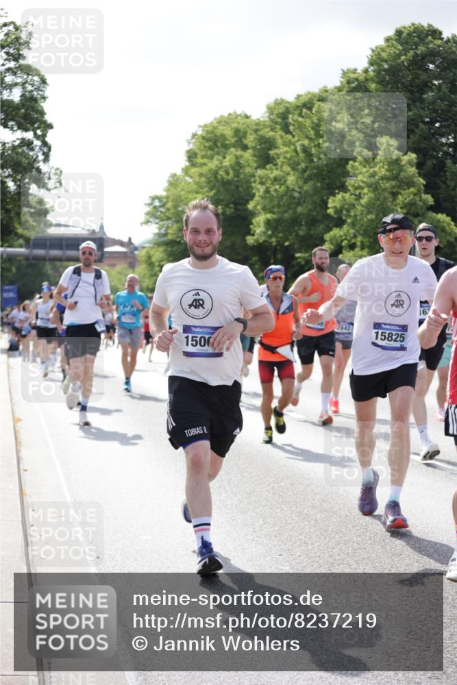 29.06.2025 - hella hamburg halbmarathon Jannik Wohlers http://msf.ph/oto/8237219 29.06.2025 09:53:48 Lombardsbrücke 1119, 1399, 1413, 1424, 1476, 1892, 1902, 2098, 2188, 2842, 3477, 3785, 4029, 4183, 4185, 4235, 4237, 4270, 5528, 6198, 6630, 6831, 7297, 8743, 8928, 9105, 9463, 9482, 9619, 10529, 11773, 11848, 12084, 12159, 12203, 12549, 12679, 12706, 12724, 12747, 13297, 13348, 13707, 13746, 14541, 14804, 15001, 15333, 15365, 15422, 15784, 15825, 15950, 16081, 16314, 16316, 16627, 16893, 17229, 17332, 17451, 17710, 17864, 18380, 18499, 18815, 19112 meine-sportfotos.de