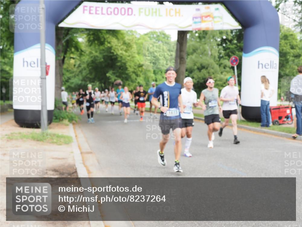 29.06.2025 - hella hamburg halbmarathon MichiJ http://msf.ph/oto/8237264 29.06.2025 10:27:18 Zwischen KM18-KM19 1164, 1615, 2525, 2849, 3014, 3530, 11055, 17005 meine-sportfotos.de