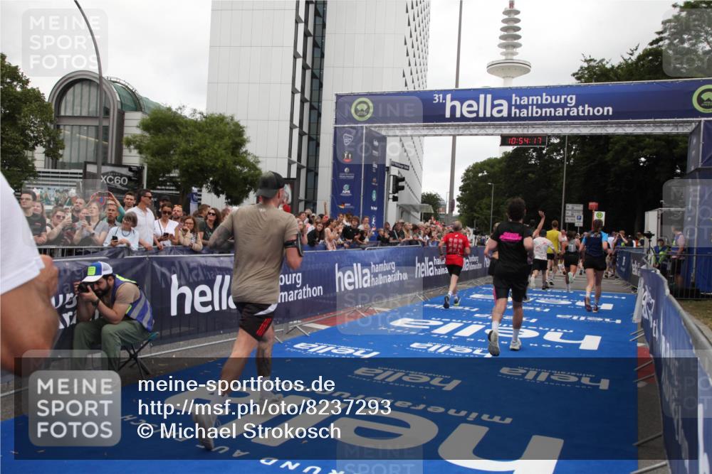 29.06.2025 - hella hamburg halbmarathon Michael Strokosch http://msf.ph/oto/8237293 29.06.2025 10:54:15 Ziel 1410, 3177, 3208, 3209, 3898, 5638, 6082, 6084, 6294, 6443, 6581, 8390, 9791, 12213, 13033, 13397, 13794, 15169, 15524, 16780, 16871 meine-sportfotos.de