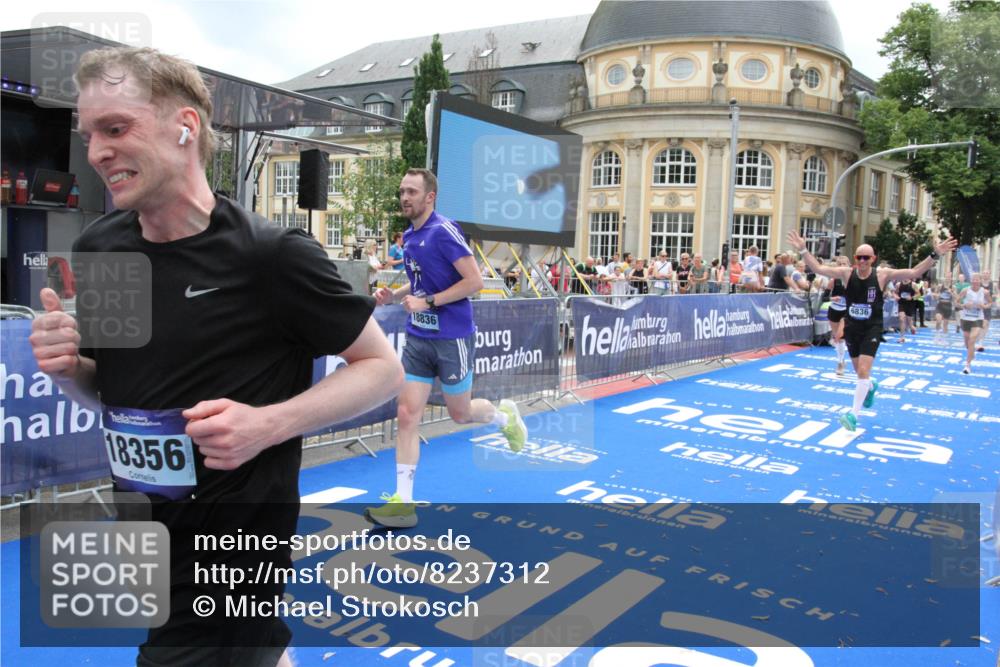 29.06.2025 - hella hamburg halbmarathon Michael Strokosch http://msf.ph/oto/8237312 29.06.2025 10:47:57 Ziel 1604, 1613, 5022, 6836, 11961, 14730, 15333, 16766, 17451, 18356, 18836 meine-sportfotos.de