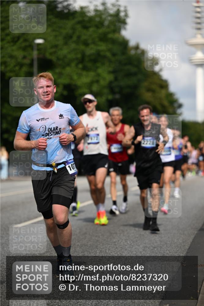 29.06.2025 - hella hamburg halbmarathon Dr. Thomas Lammeyer http://msf.ph/oto/8237320 29.06.2025 09:50:43 Kennedybrücke 1002, 1217, 1407, 1910, 1959, 2121, 2228, 2563, 2774, 2836, 2851, 3790, 3935, 4246, 4740, 5961, 6032, 6305, 6473, 6915, 7080, 7831, 7867, 7972, 8366, 8395, 9171, 9376, 9508, 10771, 11055 meine-sportfotos.de