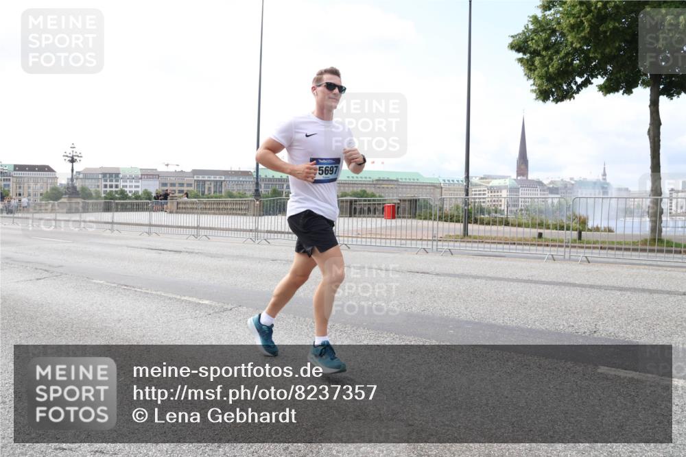 29.06.2025 - hella hamburg halbmarathon Lena Gebhardt http://msf.ph/oto/8237357 29.06.2025 10:09:34 Lombardsbrücke 1052, 1147, 1188, 1456, 1483, 1513, 1823, 1838, 2978, 4859, 5806, 5885, 6674, 7058, 7187, 8090, 8685, 9150, 9297, 9306, 9718, 9988, 10194, 10819, 11067, 11496, 12156, 12255, 12509, 12862, 13210, 13660, 13739, 14736, 15697, 16191, 16455, 16688, 16918, 17347, 17630, 17899, 18076, 18440, 18726, 18727, 19166, 19242 meine-sportfotos.de