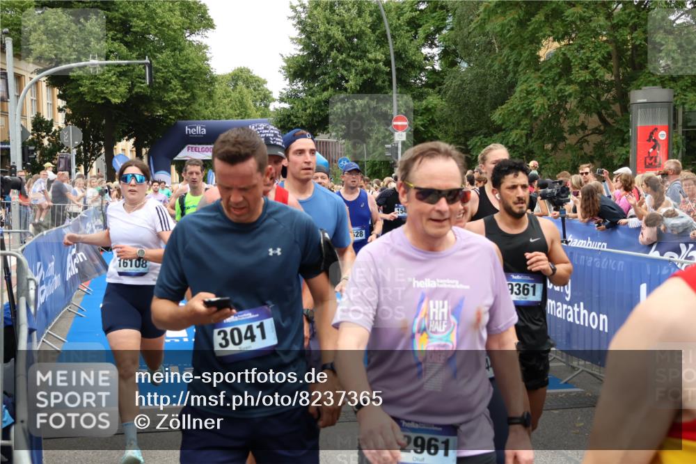 29.06.2025 - hella hamburg halbmarathon Zöllner http://msf.ph/oto/8237365 29.06.2025 10:55:18 Ziel 1549, 1628, 2119, 4903, 5643, 6723, 6891, 8973, 9361, 10188, 10263, 10582, 11184, 11747, 12248, 13470, 14834, 15854, 16108, 16521, 18031, 18380, 18531, 18966 meine-sportfotos.de