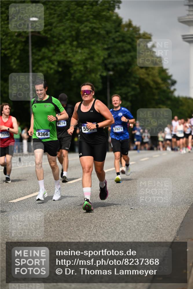 29.06.2025 - hella hamburg halbmarathon Dr. Thomas Lammeyer http://msf.ph/oto/8237368 29.06.2025 10:13:50 Kennedybrücke 1573, 1838, 3921, 5511, 7042, 7187, 7333, 7636, 8219, 8890, 9366, 9434, 9674, 9781, 10036, 10943, 11027 meine-sportfotos.de