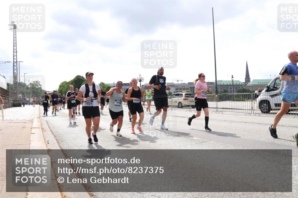 29.06.2025 - hella hamburg halbmarathon Lena Gebhardt http://msf.ph/oto/8237375 29.06.2025 10:45:14 Lombardsbrücke 1024, 1273, 1629, 1685, 1713, 1798, 1924, 2007, 2216, 2217, 2779, 3160, 3164, 3357, 3377, 3570, 3879, 3993, 4099, 4102, 4186, 4275, 4306, 4337, 4504, 4820, 4851, 5099, 5108, 5190, 5339, 5636, 5949, 6150, 6509, 6763, 6788, 6841, 6888, 6911, 6922, 6980, 7283, 7530, 7541, 7699, 7859, 7912, 8582, 8594, 8605, 8762, 8907, 9036, 9084, 9085, 9620, 10030, 10182, 10225, 10562, 10566, 10668, 10707, 11272, 11314, 12198, 12318, 12332, 12334, 12394, 13039, 13261 meine-sportfotos.de