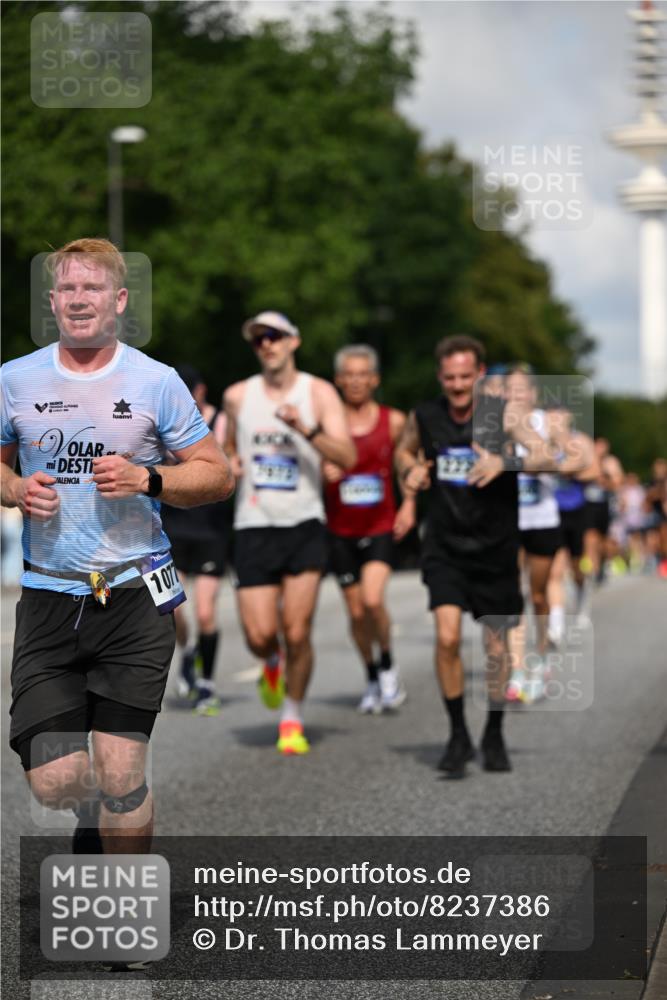 29.06.2025 - hella hamburg halbmarathon Dr. Thomas Lammeyer http://msf.ph/oto/8237386 29.06.2025 09:50:43 Kennedybrücke 1002, 1217, 1407, 1910, 1959, 2121, 2228, 2563, 2774, 2836, 2851, 3790, 3935, 4246, 4740, 5961, 6032, 6305, 6473, 6915, 7080, 7831, 7867, 7972, 8366, 8395, 9171, 9376, 9508, 10771, 11055 meine-sportfotos.de