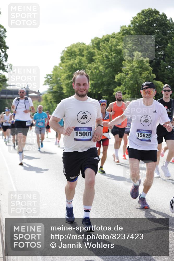 29.06.2025 - hella hamburg halbmarathon Jannik Wohlers http://msf.ph/oto/8237423 29.06.2025 09:53:49 Lombardsbrücke 1119, 1399, 1413, 1424, 1476, 1892, 1902, 2098, 2188, 2842, 3477, 3785, 4029, 4183, 4185, 4235, 4237, 4270, 5020, 5528, 6198, 6630, 6831, 7297, 8743, 8928, 9463, 9482, 9619, 10529, 11773, 11848, 12084, 12159, 12203, 12549, 12679, 12706, 12724, 12747, 13123, 13297, 13348, 13707, 13746, 14541, 14804, 15001, 15333, 15365, 15422, 15573, 15784, 15825, 15950, 16081, 16314, 16316, 16627, 16893, 17229, 17332, 17451, 17710, 17864, 18380, 18499, 18815 meine-sportfotos.de
