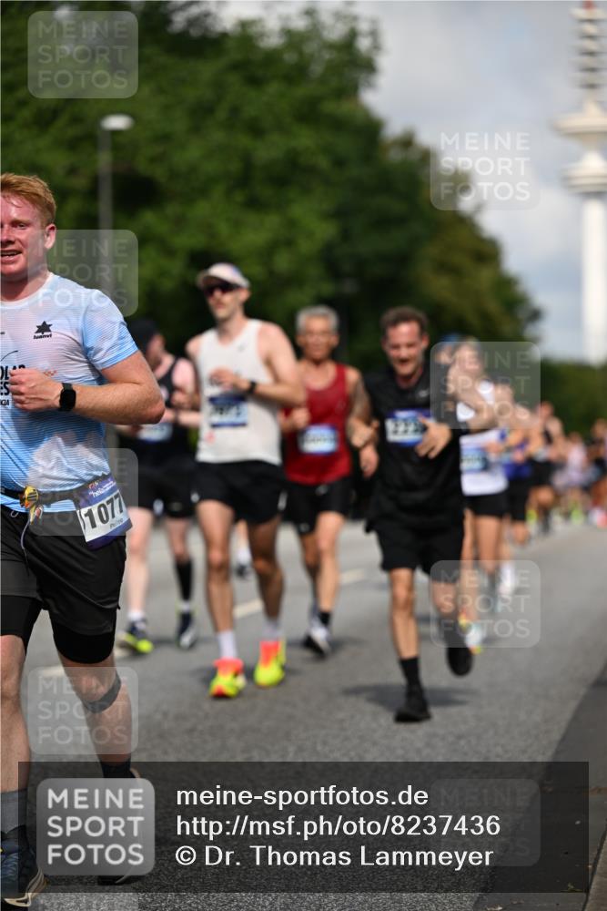 29.06.2025 - hella hamburg halbmarathon Dr. Thomas Lammeyer http://msf.ph/oto/8237436 29.06.2025 09:50:43 Kennedybrücke 1002, 1217, 1407, 1910, 1959, 2121, 2228, 2563, 2774, 2836, 2851, 3790, 3935, 4246, 4740, 5961, 6032, 6305, 6473, 6915, 7080, 7831, 7867, 7972, 8366, 8395, 9171, 9376, 9508, 10771, 11055 meine-sportfotos.de