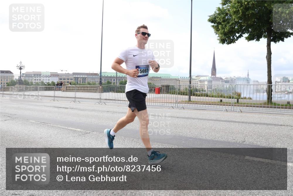 29.06.2025 - hella hamburg halbmarathon Lena Gebhardt http://msf.ph/oto/8237456 29.06.2025 10:09:34 Lombardsbrücke 1052, 1147, 1188, 1456, 1483, 1513, 1823, 1838, 2978, 4859, 5806, 5885, 6674, 7058, 7187, 8090, 8685, 9150, 9297, 9306, 9718, 9988, 10194, 10819, 11067, 11496, 12156, 12255, 12509, 12862, 13210, 13660, 13739, 14736, 15697, 16191, 16455, 16688, 16918, 17347, 17630, 17899, 18076, 18440, 18726, 18727, 19166, 19242 meine-sportfotos.de