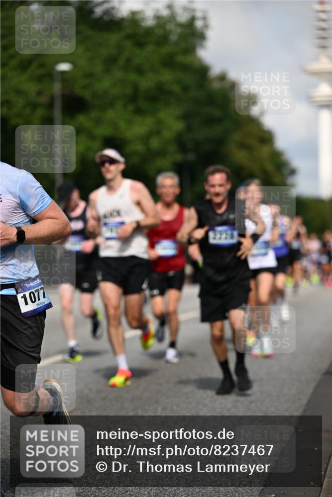 29.06.2025 - hella hamburg halbmarathon Dr. Thomas Lammeyer http://msf.ph/oto/8237467 29.06.2025 09:50:43 Kennedybrücke 1002, 1217, 1407, 1910, 1959, 2121, 2228, 2563, 2774, 2836, 2851, 3790, 3935, 4246, 4740, 5961, 6032, 6305, 6473, 6915, 7080, 7831, 7867, 7972, 8366, 8395, 9171, 9376, 9508, 10771, 11055 meine-sportfotos.de
